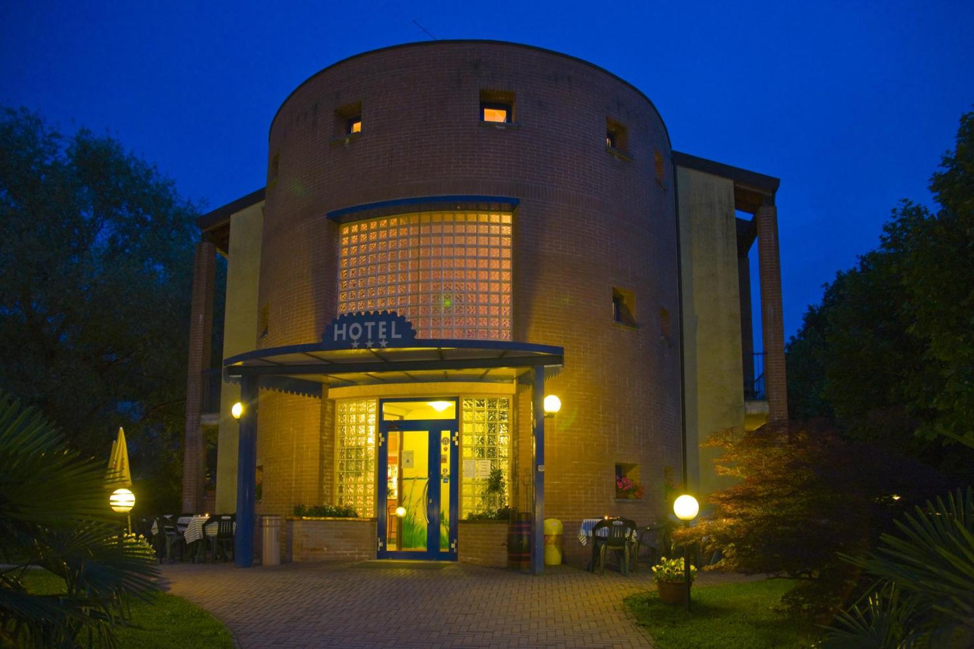 Hotel Il Canneto Porto Ceresio Zewnętrze zdjęcie