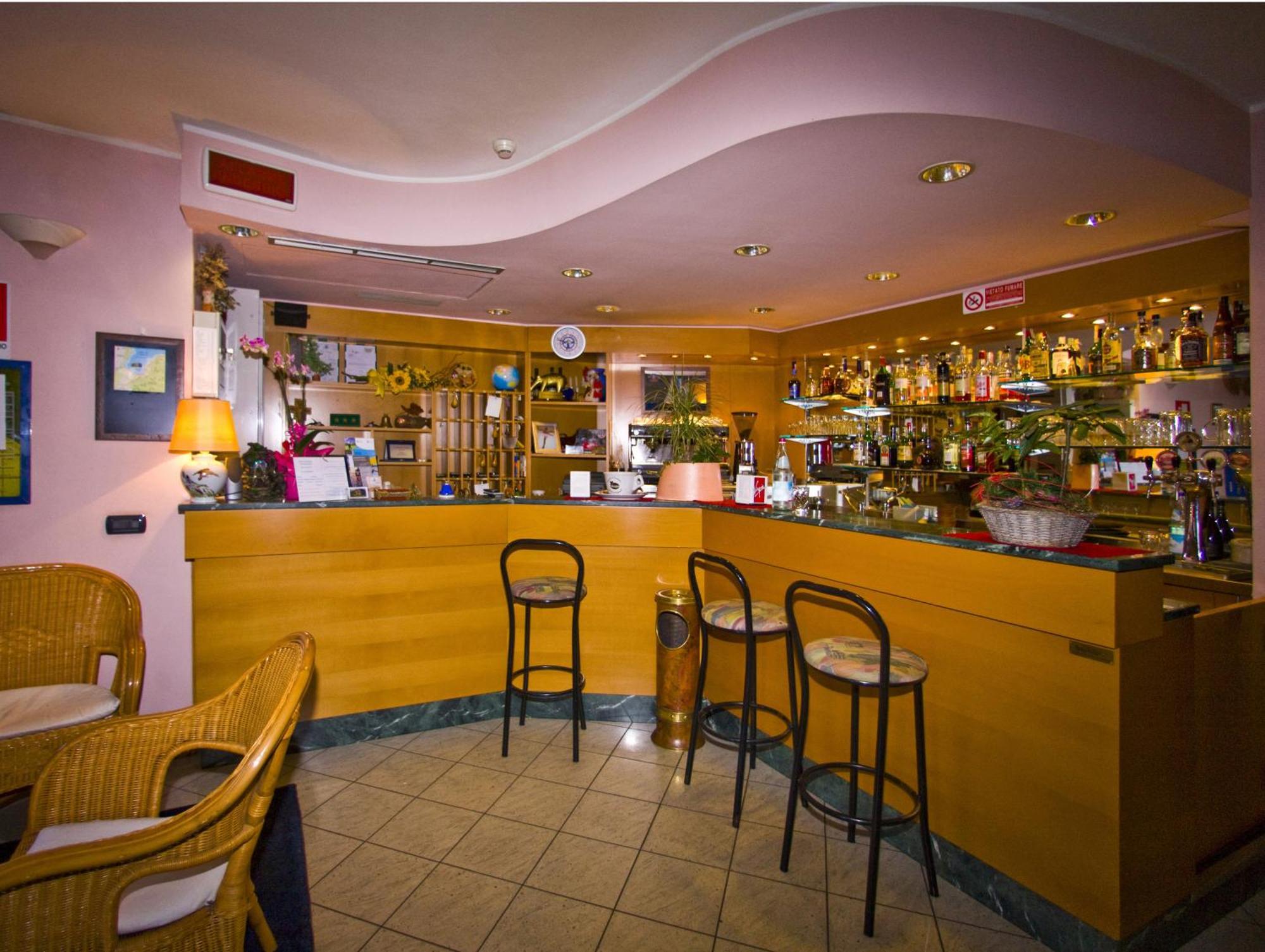 Hotel Il Canneto Porto Ceresio Zewnętrze zdjęcie