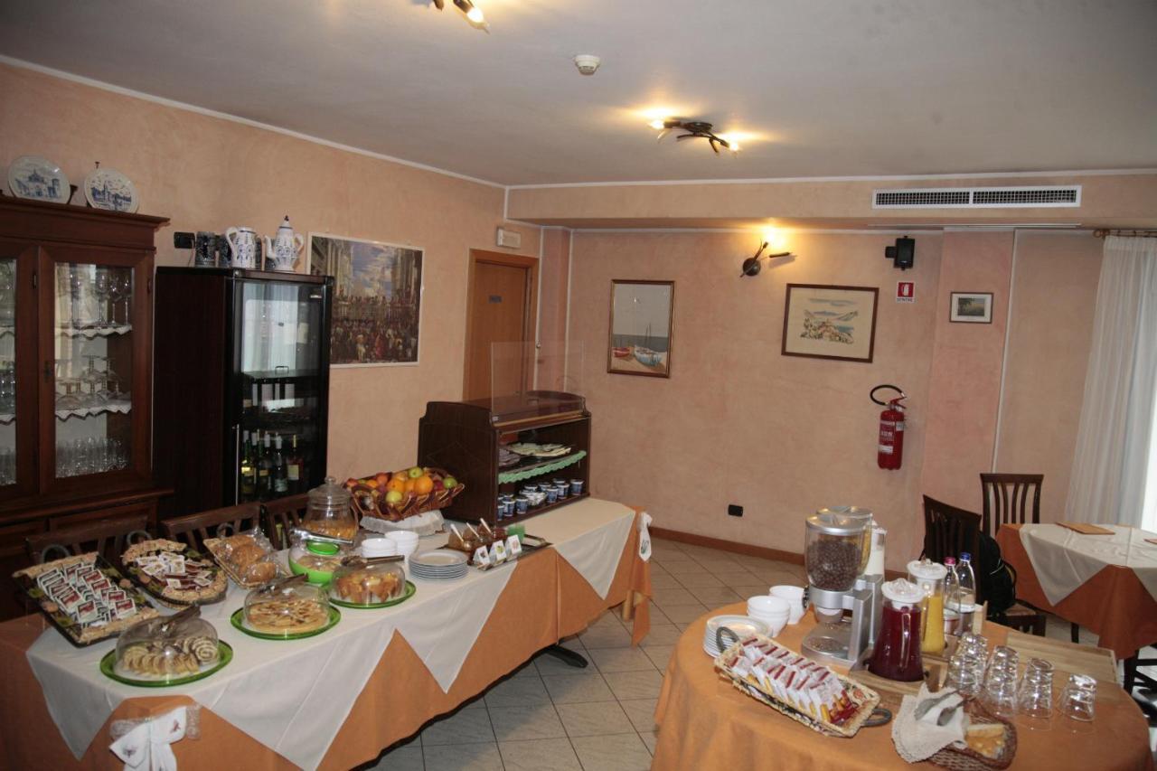 Hotel Il Canneto Porto Ceresio Zewnętrze zdjęcie