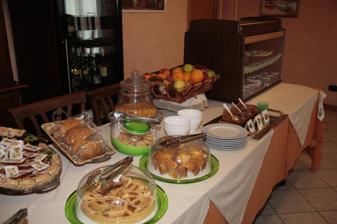 Hotel Il Canneto Porto Ceresio Zewnętrze zdjęcie