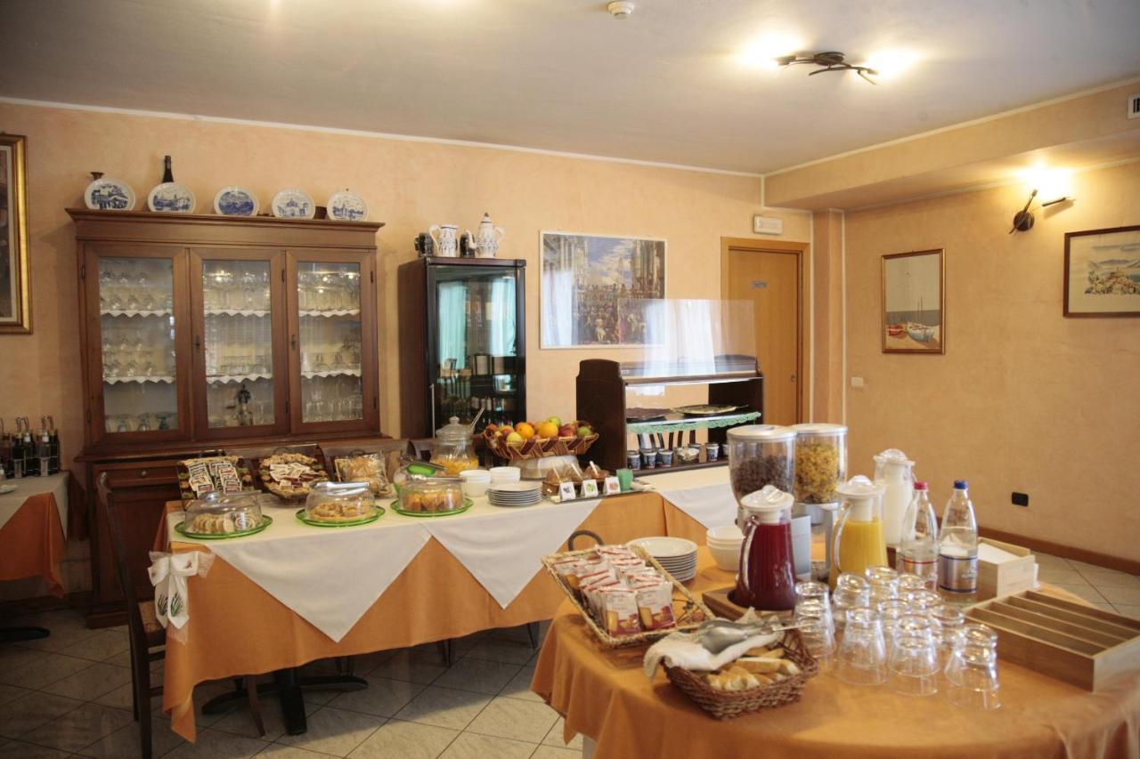 Hotel Il Canneto Porto Ceresio Zewnętrze zdjęcie
